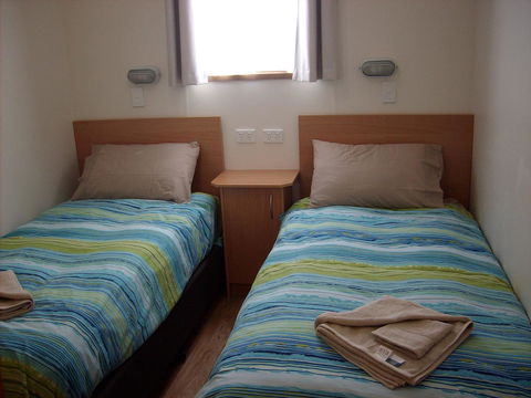 Jacko's Holiday Cabins - Accommodation Burleigh 6