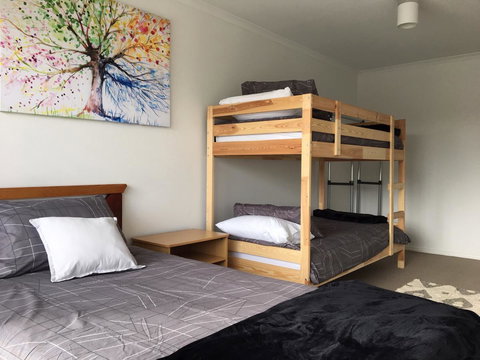 Windsor Gardens Home - Accommodation Burleigh 4