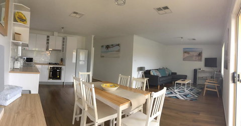 Windsor Gardens Home - Accommodation Burleigh 9