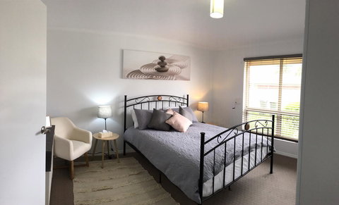 Windsor Gardens Home - Accommodation Burleigh 1