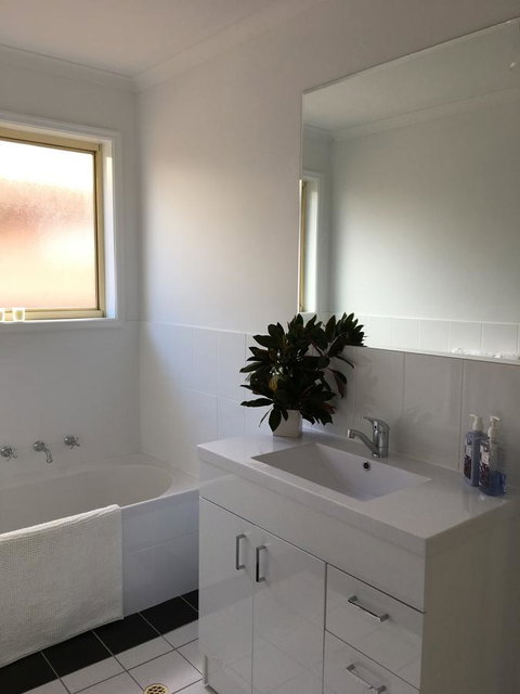 Windsor Gardens Home - Accommodation Burleigh 11