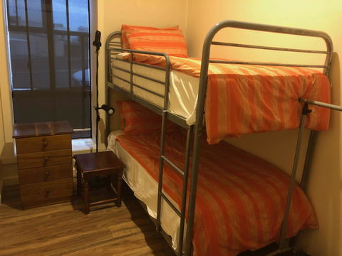 Kingscote Central - Accommodation Burleigh 6