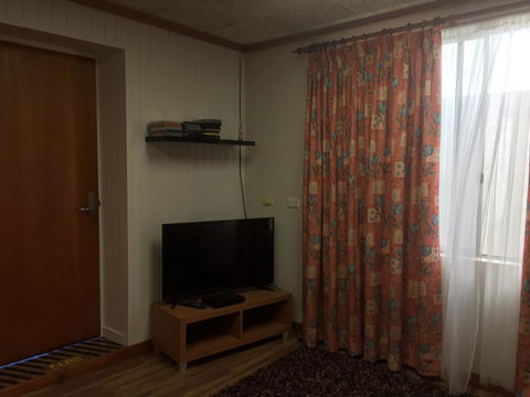 Kingscote Central - Accommodation Burleigh 2