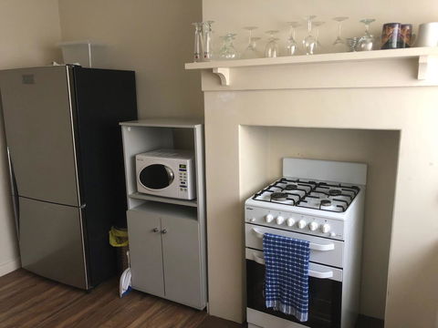 Kingscote Central - Accommodation Burleigh 3