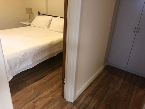 Kingscote Central - Accommodation Burleigh 5