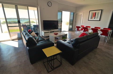 Beachview - Accommodation Burleigh 2