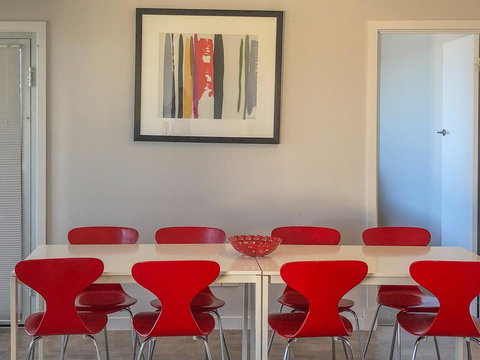 Beachview - Accommodation Burleigh 8