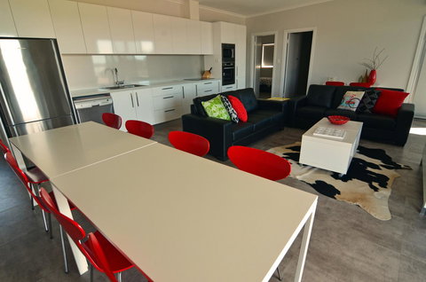 Beachview - Accommodation Burleigh 7