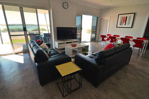 Beachview - Accommodation Burleigh 10