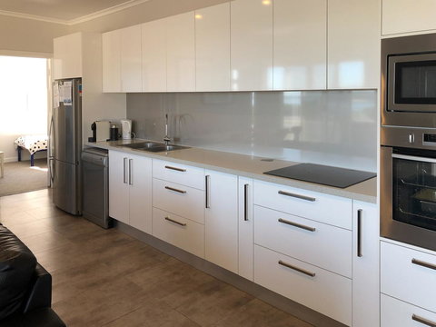 Beachview - Accommodation Burleigh 11