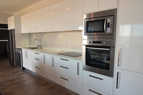 Beachview - Accommodation Burleigh 12