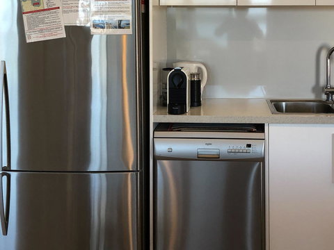 Beachview - Accommodation Burleigh 13