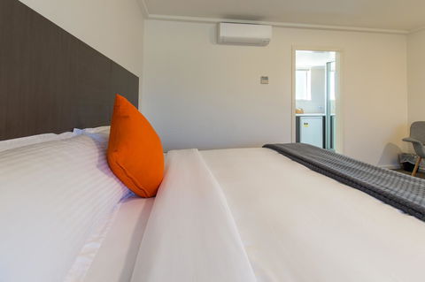 Mick O\'Sheas - Accommodation Burleigh 15