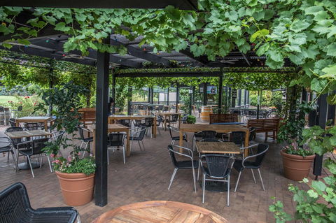 Mick O\'Sheas - Accommodation Burleigh 38