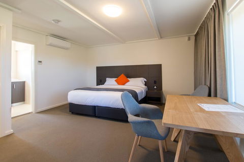 Mick O\'Sheas - Accommodation Burleigh 29