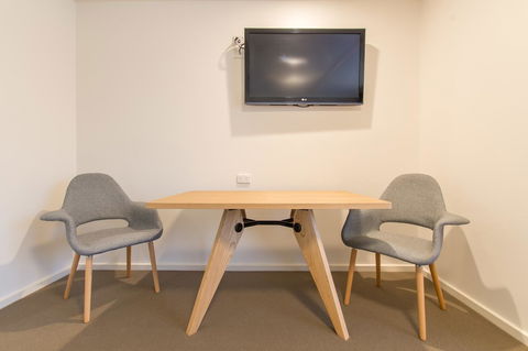 Mick O\'Sheas - Accommodation Burleigh 8
