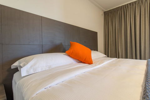 Mick O\'Sheas - Accommodation Burleigh 30