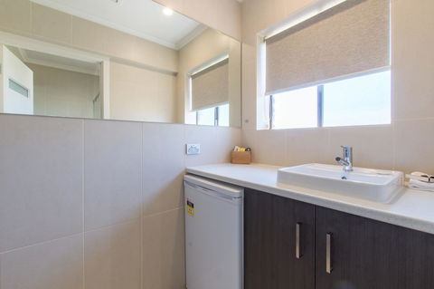 Mick O\'Sheas - Accommodation Burleigh 26