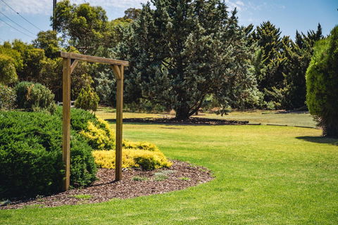 Mick O\'Sheas - Accommodation Burleigh 34