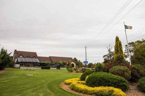 Mick O\'Sheas - Accommodation Burleigh 35