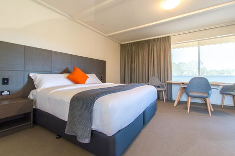 Mick O\'Sheas - Accommodation Burleigh 0