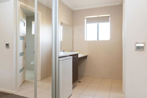 Mick O\'Sheas - Accommodation Burleigh 3