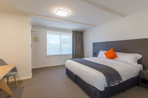 Mick O\'Sheas - Accommodation Burleigh 9