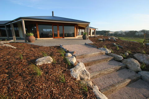 Almonta Park Lodge - Accommodation Burleigh 2