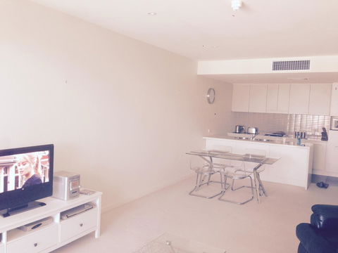 Breakwater Apartment - Accommodation Burleigh 14