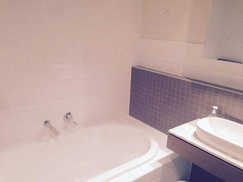 Breakwater Apartment - Accommodation Burleigh 15