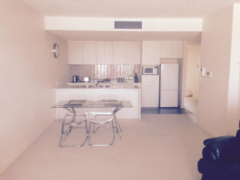 Breakwater Apartment - Accommodation Burleigh 10