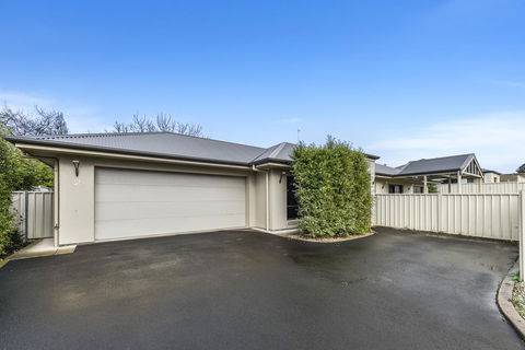 Accommodation On Lansell 2 - Accommodation Burleigh 7