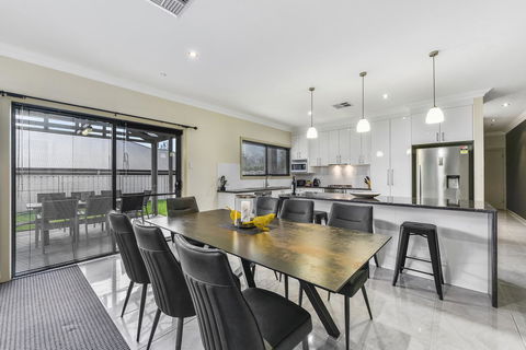 Accommodation On Lansell 2 - Accommodation Burleigh 6