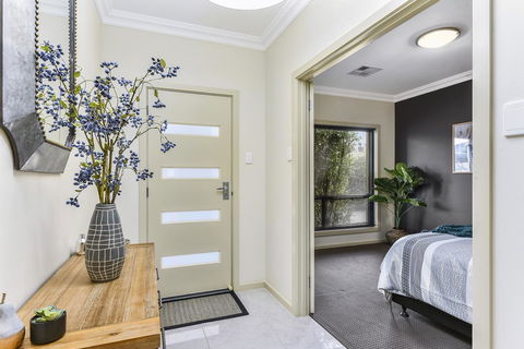 Accommodation On Lansell 2 - Accommodation Burleigh 2