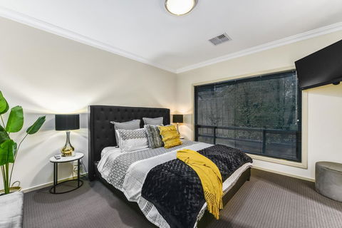 Accommodation On Lansell 2 - Accommodation Burleigh 1