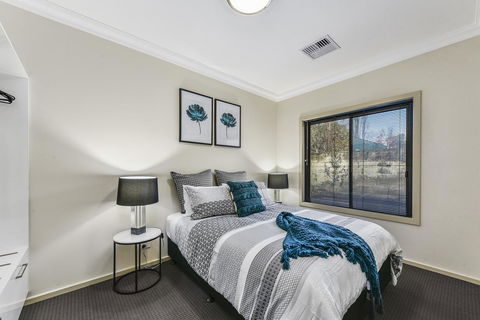 Accommodation On Lansell 2 - Accommodation Burleigh 9