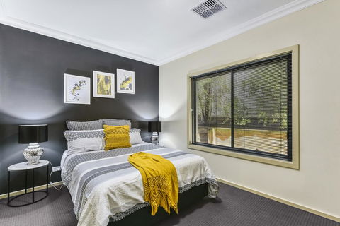 Accommodation On Lansell 2 - Accommodation Burleigh 12