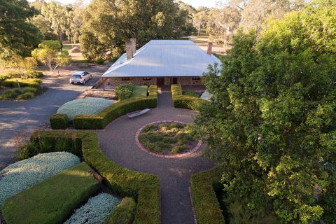 Jacobs Estate Cottage - Accommodation Burleigh 2