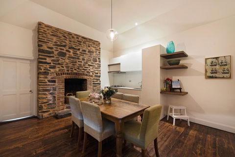 Jacobs Estate Cottage - Accommodation Burleigh 5