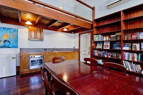 Druids Hall - Accommodation Burleigh 9