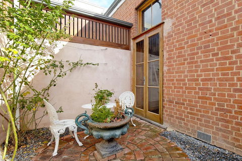 Druids Hall - Accommodation Burleigh 11