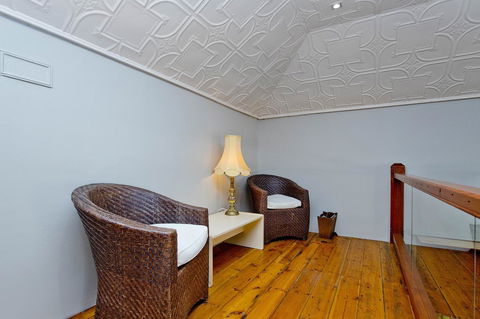 Druids Hall - Accommodation Burleigh 3