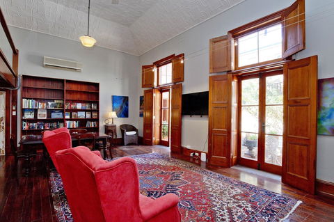 Druids Hall - Accommodation Burleigh 7