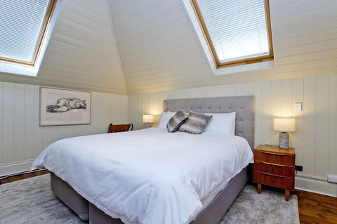 Druids Hall - Accommodation Burleigh 5