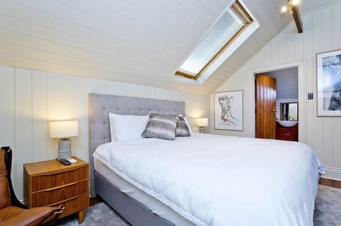 Druids Hall - Accommodation Burleigh 4