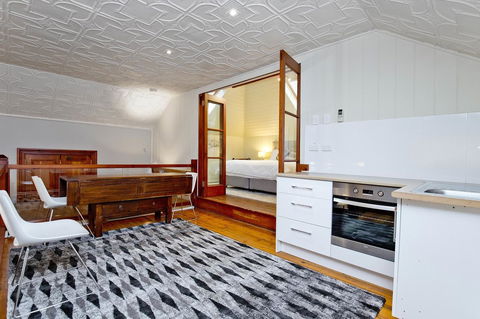 Druids Hall - Accommodation Burleigh 6