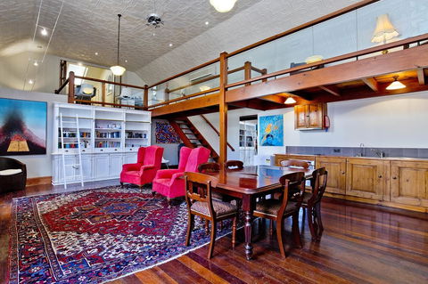 Druids Hall - Accommodation Burleigh 2