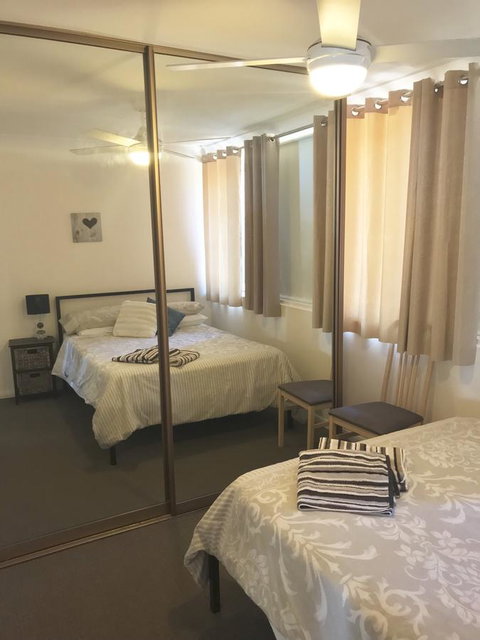 Lakeside - Accommodation Burleigh 7