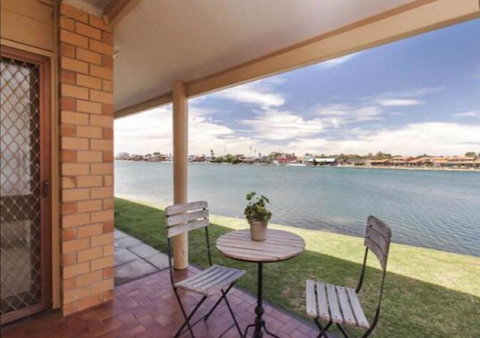 Lakeside - Accommodation Burleigh 1