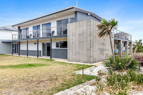 Esplanade Escape - Accommodation Burleigh 32
